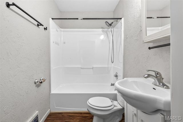 207 4th Street, Farmington, MO 63640