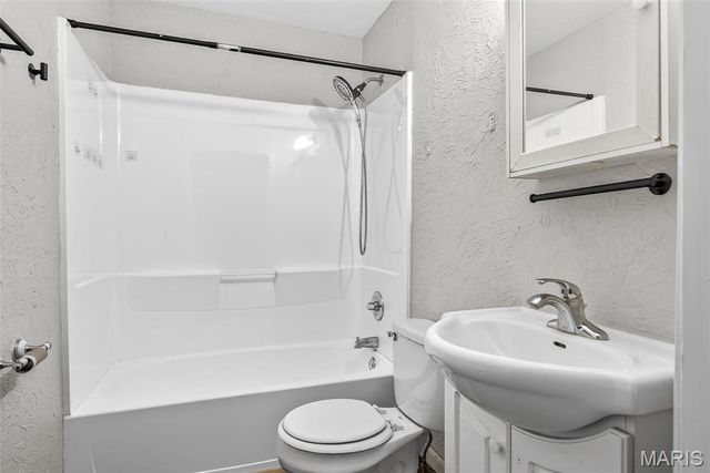 207 4th Street, Farmington, MO 63640