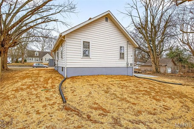 207 4th Street, Farmington, MO 63640