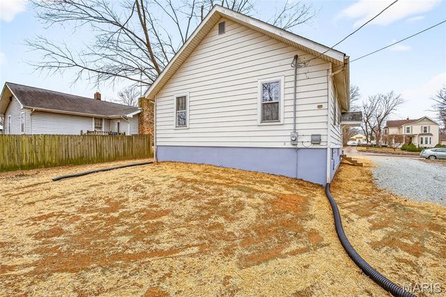 207 4th Street, Farmington, MO 63640