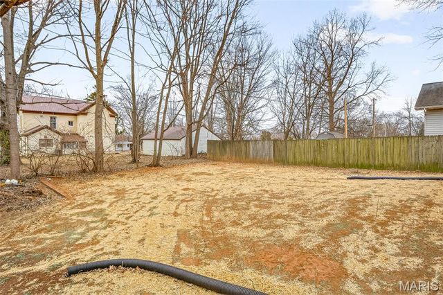 207 4th Street, Farmington, MO 63640