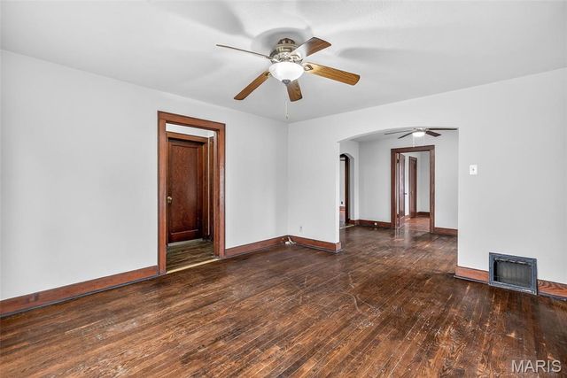 207 4th Street, Farmington, MO 63640