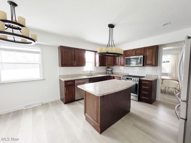 3291 Saint Andrews Drive, Parma, OH 44134