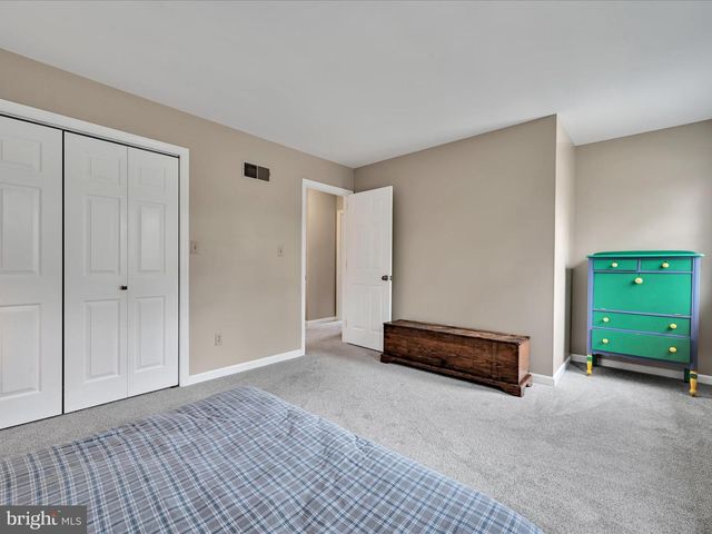 25 YORKSHIRE CT, Elizabethtown, PA 17022