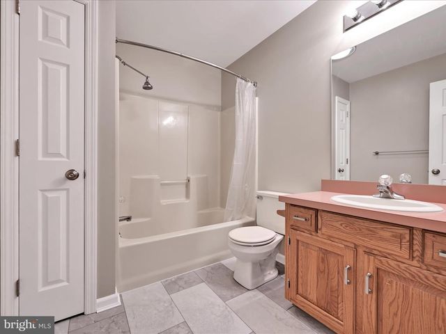 25 YORKSHIRE CT, Elizabethtown, PA 17022