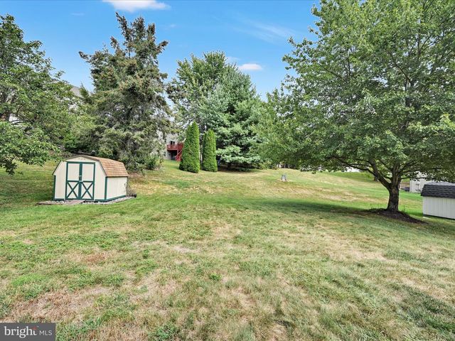 25 YORKSHIRE CT, Elizabethtown, PA 17022