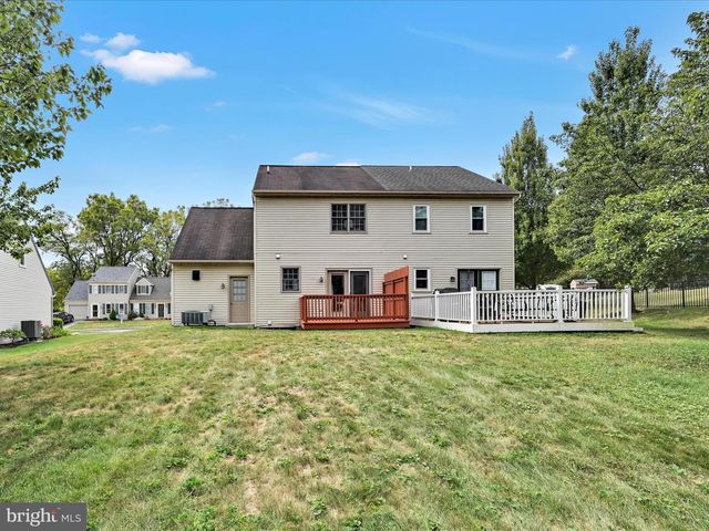 25 YORKSHIRE CT, Elizabethtown, PA 17022