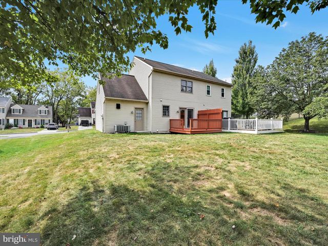 25 YORKSHIRE CT, Elizabethtown, PA 17022