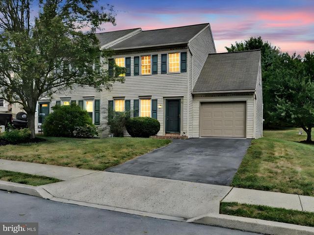 25 YORKSHIRE CT, Elizabethtown, PA 17022