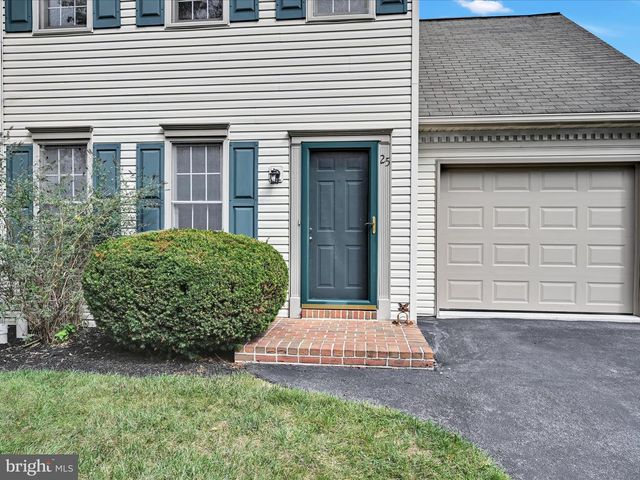 25 YORKSHIRE CT, Elizabethtown, PA 17022