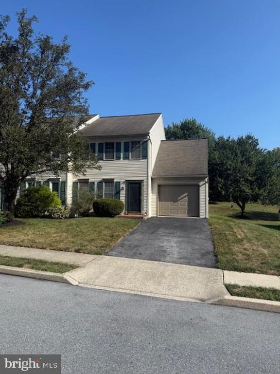 25 YORKSHIRE CT, Elizabethtown, PA 17022