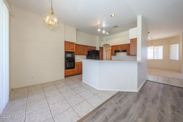 5719 N Placita Paisaje, Tucson, AZ 85750