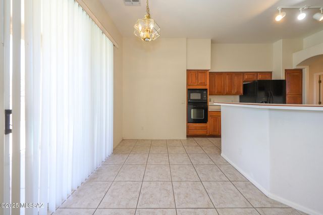 5719 N Placita Paisaje, Tucson, AZ 85750