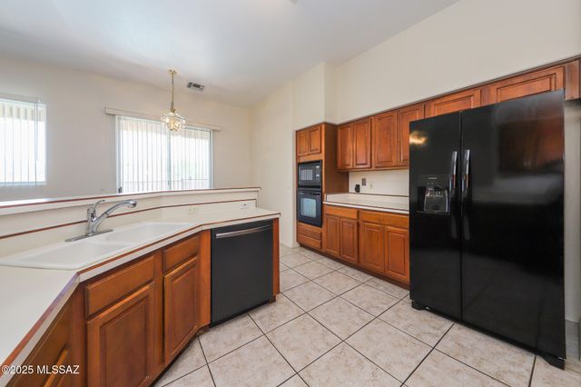 5719 N Placita Paisaje, Tucson, AZ 85750