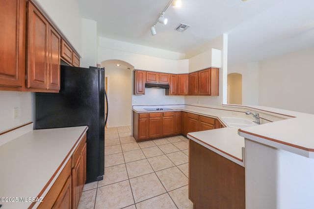 5719 N Placita Paisaje, Tucson, AZ 85750