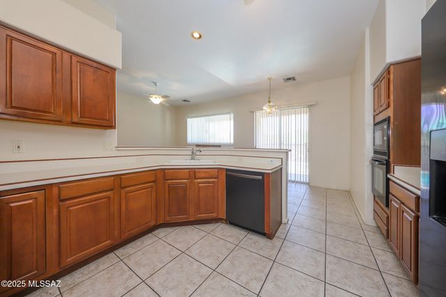 5719 N Placita Paisaje, Tucson, AZ 85750