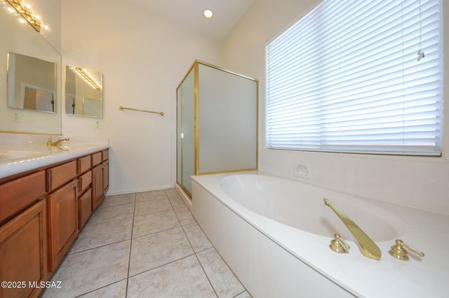 5719 N Placita Paisaje, Tucson, AZ 85750