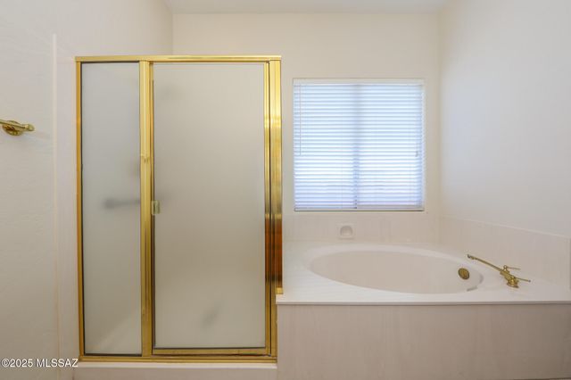 5719 N Placita Paisaje, Tucson, AZ 85750