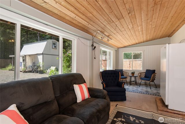 30 E Richardson Road, Belfair, WA 98528