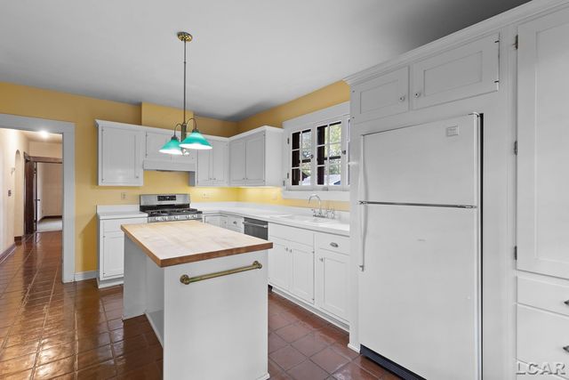 1058 Maumee Street, Adrian, MI 49221