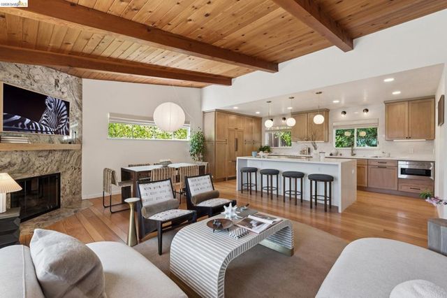 6874 Chambers Dr., Oakland, CA 94611