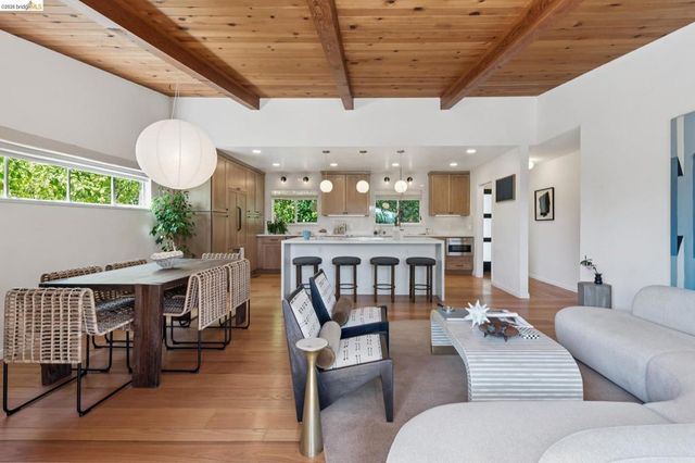 6874 Chambers Dr., Oakland, CA 94611