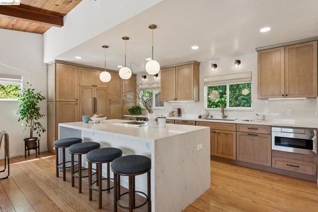 6874 Chambers Dr., Oakland, CA 94611