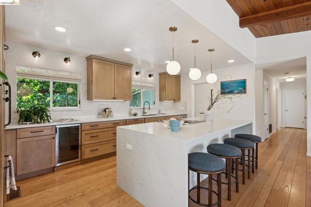 6874 Chambers Dr., Oakland, CA 94611