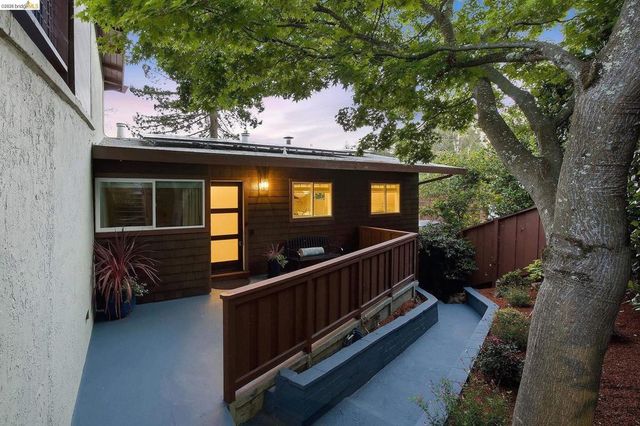 6874 Chambers Dr., Oakland, CA 94611