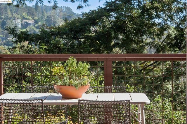 6874 Chambers Dr., Oakland, CA 94611