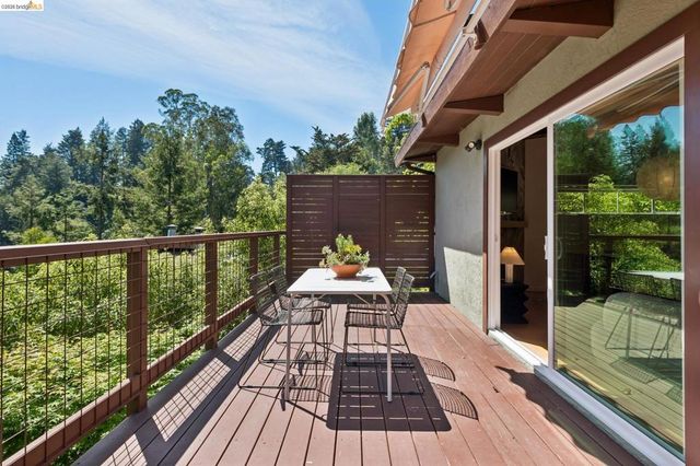 6874 Chambers Dr., Oakland, CA 94611