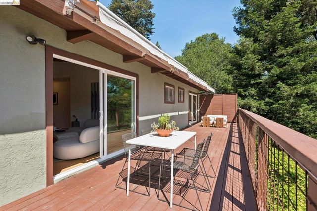 6874 Chambers Dr., Oakland, CA 94611