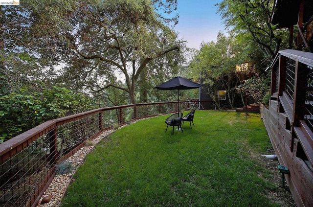 6874 Chambers Dr., Oakland, CA 94611