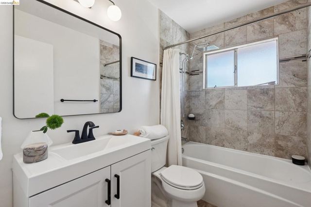 6874 Chambers Dr., Oakland, CA 94611