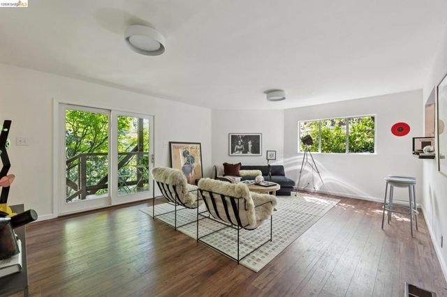 6874 Chambers Dr., Oakland, CA 94611