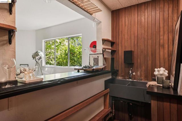 6874 Chambers Dr., Oakland, CA 94611