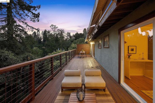 6874 Chambers Dr., Oakland, CA 94611