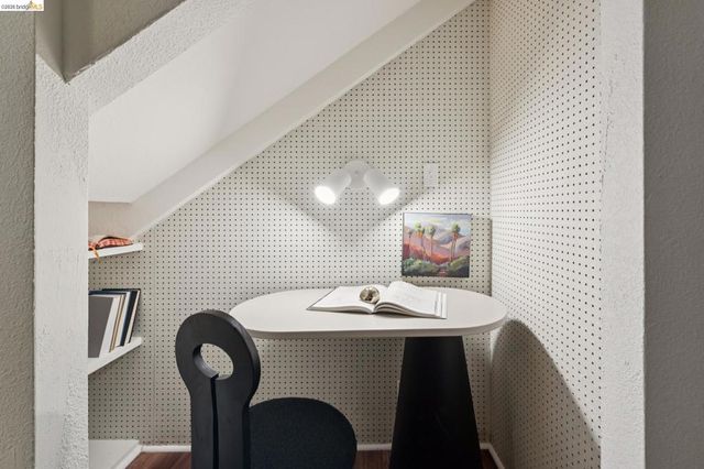 6874 Chambers Dr., Oakland, CA 94611