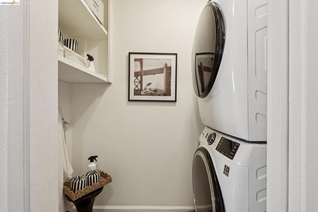 6874 Chambers Dr., Oakland, CA 94611