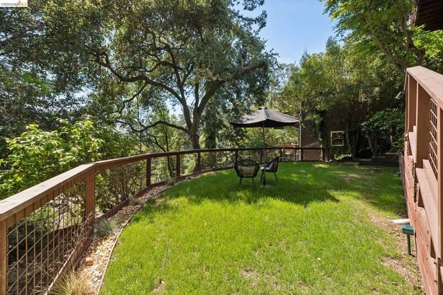 6874 Chambers Dr., Oakland, CA 94611