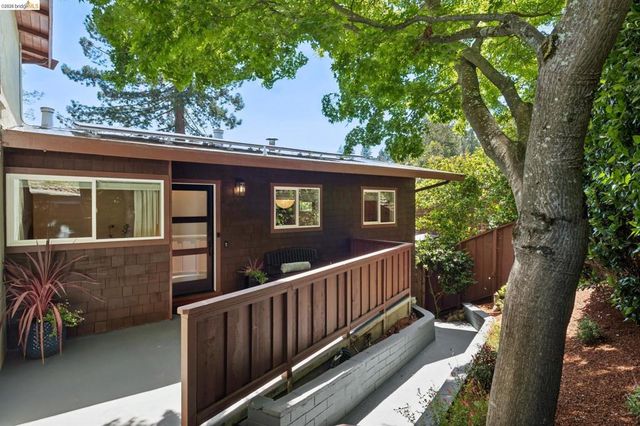 6874 Chambers Dr., Oakland, CA 94611