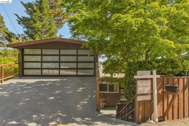 6874 Chambers Dr., Oakland, CA 94611
