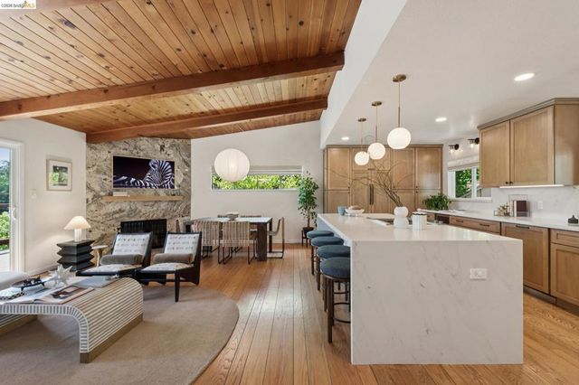 6874 Chambers Dr., Oakland, CA 94611