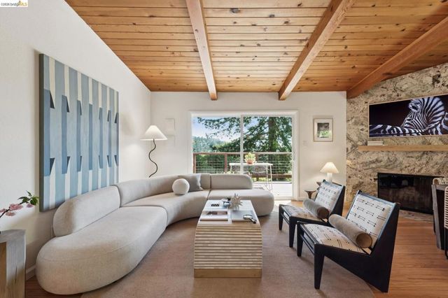 6874 Chambers Dr., Oakland, CA 94611