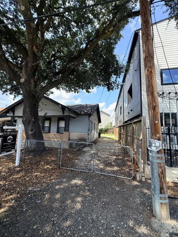 311 N Nagle Street, Houston, TX 77003