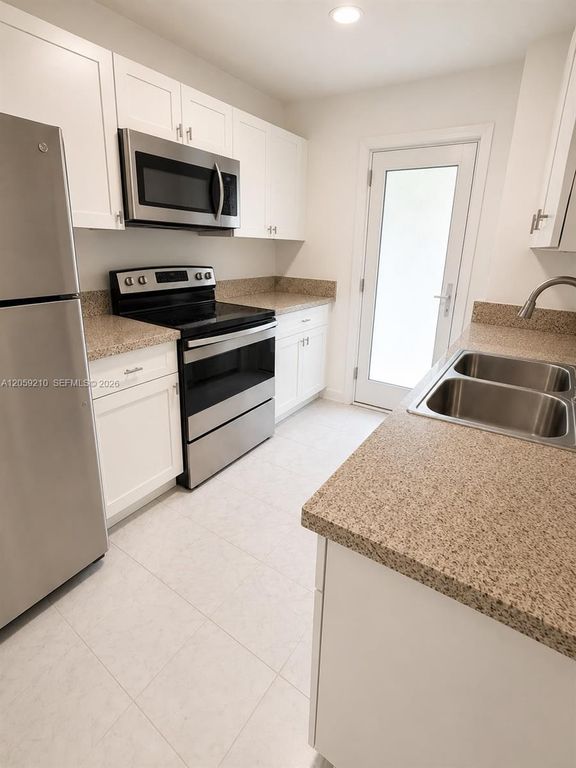 500 E country club cir 7, Plantation, FL 4053