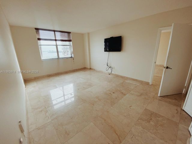 11111 Biscayne Blvd 8F, Miami, FL 33181