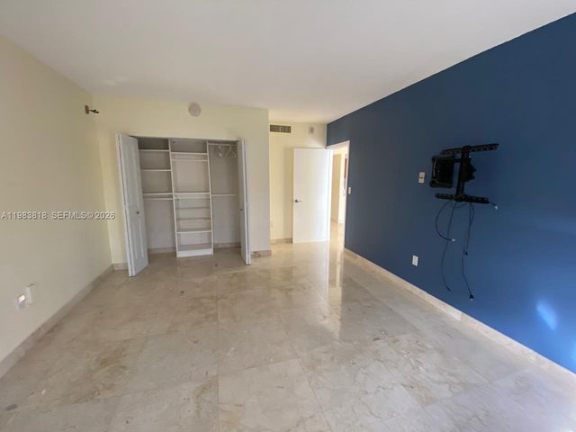 11111 Biscayne Blvd 8F, Miami, FL 33181