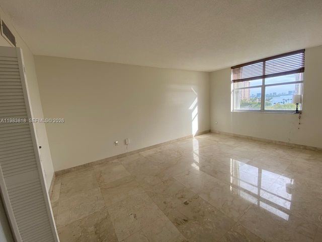 11111 Biscayne Blvd 8F, Miami, FL 33181