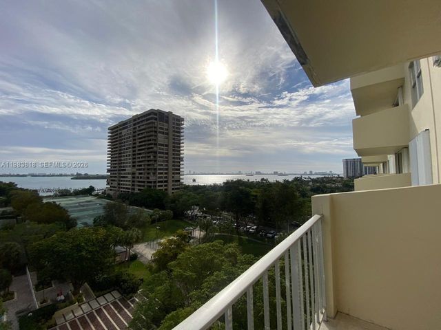 11111 Biscayne Blvd 8F, Miami, FL 33181